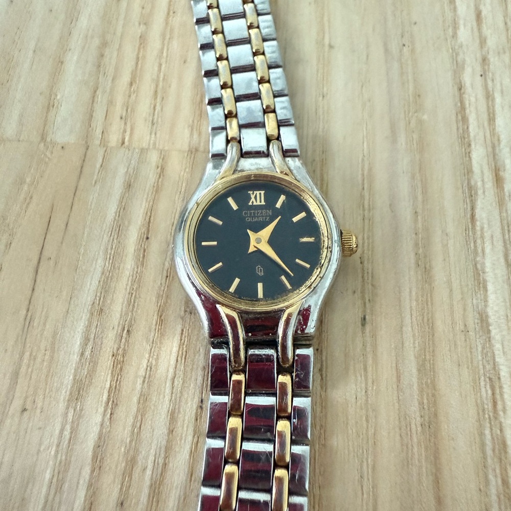 Vintage Citizen Quartz ladies black dial two tone watch NEW BATTERY